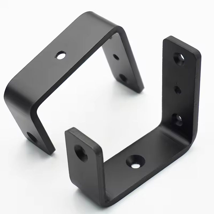 Millised on ühe stantsimismasina komponentide konkreetsed rakendused tööstusvaldkonnas?